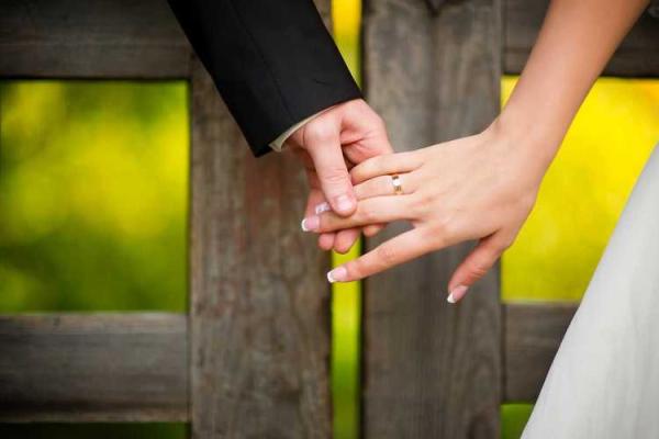 属蛇和属猪的适合做夫妻吗 属蛇和属猪的婚姻配对天生一对还是水火不容