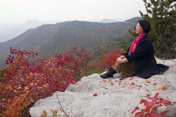 美女看客栈风水