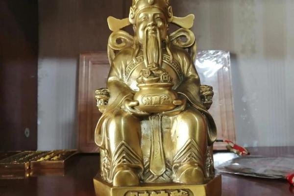 店铺财神爷应该面向哪个方向摆放招财