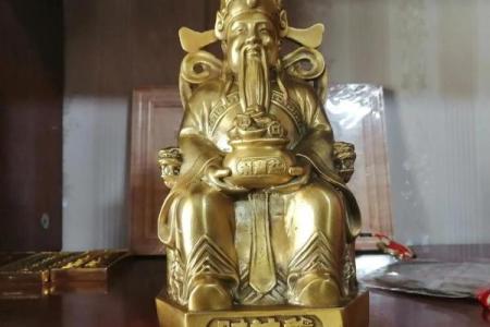 店铺财神爷应该面向哪个方向摆放招财