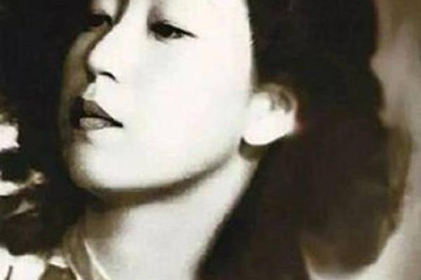 算命先生说张爱玲姑姑会晚婚，果然如此，她等了初恋五十多年