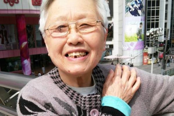 你见过哪些八字很硬的人？据说我妈已经是这老太太送走的第六个了