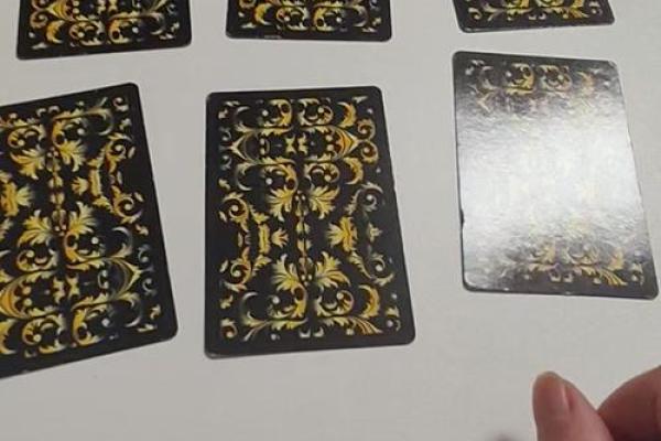 怎么用扑克算命测姻缘 用扑克算命的简单方法？