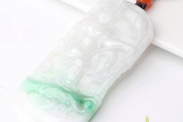男士佩戴观音吊坠有哪些需要注意讲究呢
