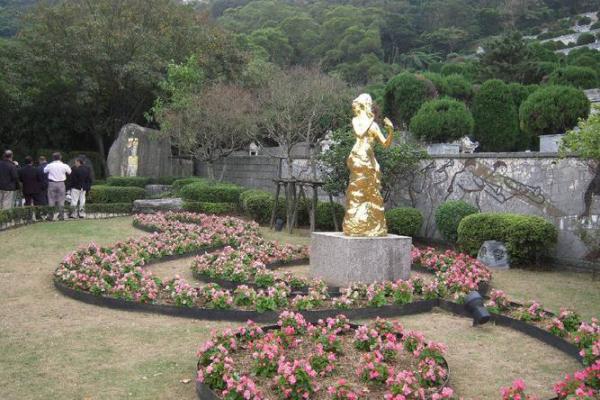 名人的墓地风水之邓丽君的墓地