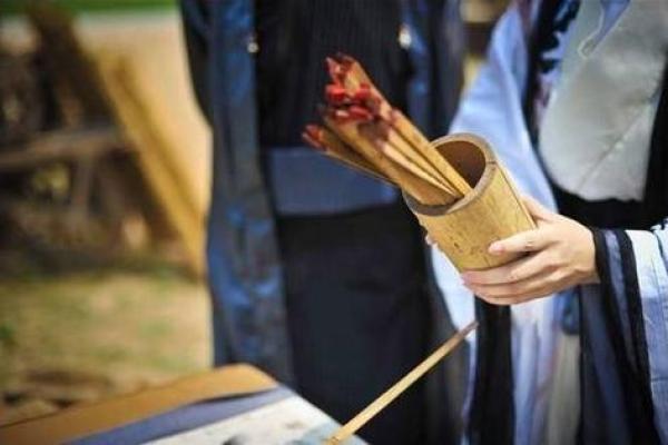 算命先生不认识你，为什么还说的那么准？看完再也不上当了