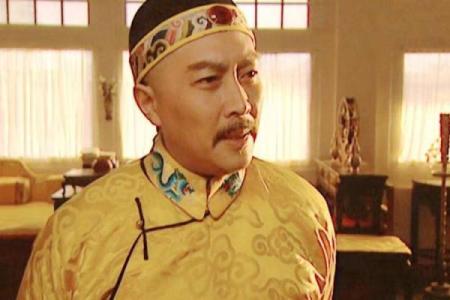 康熙拿出弘历的生辰八字，相士看后：为女必为娼，为男必为皇