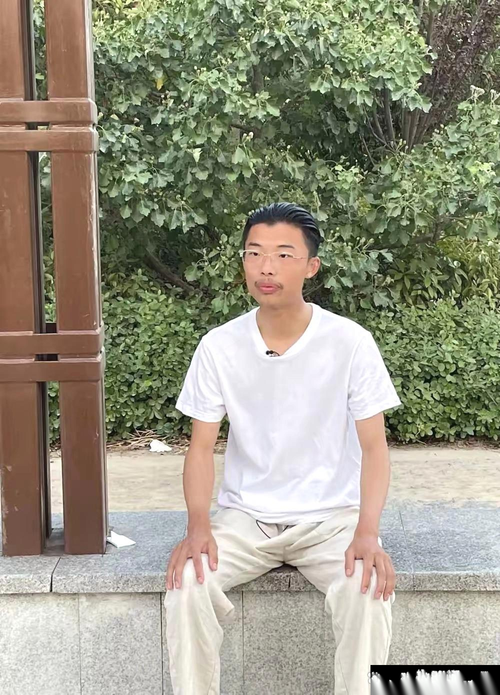 男人八字胡