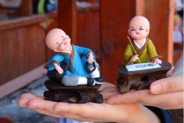 婚姻看八字年和月不合怎么办 金镶玉佛像来化解