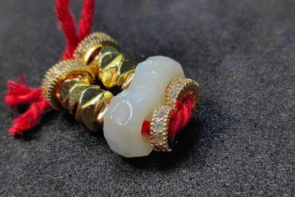 八字土多的人佩戴什么饰品呢