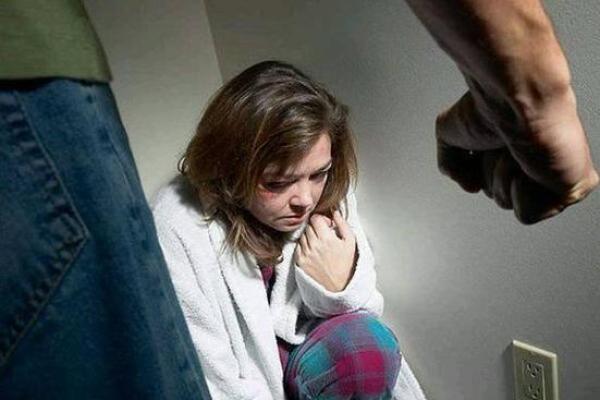 易受家暴女性八字分析及预防方法