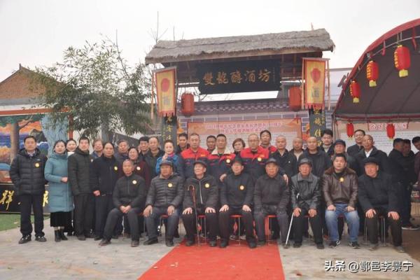 费氏的宗祠对联和字辈排行-姓名学-华易网姓名